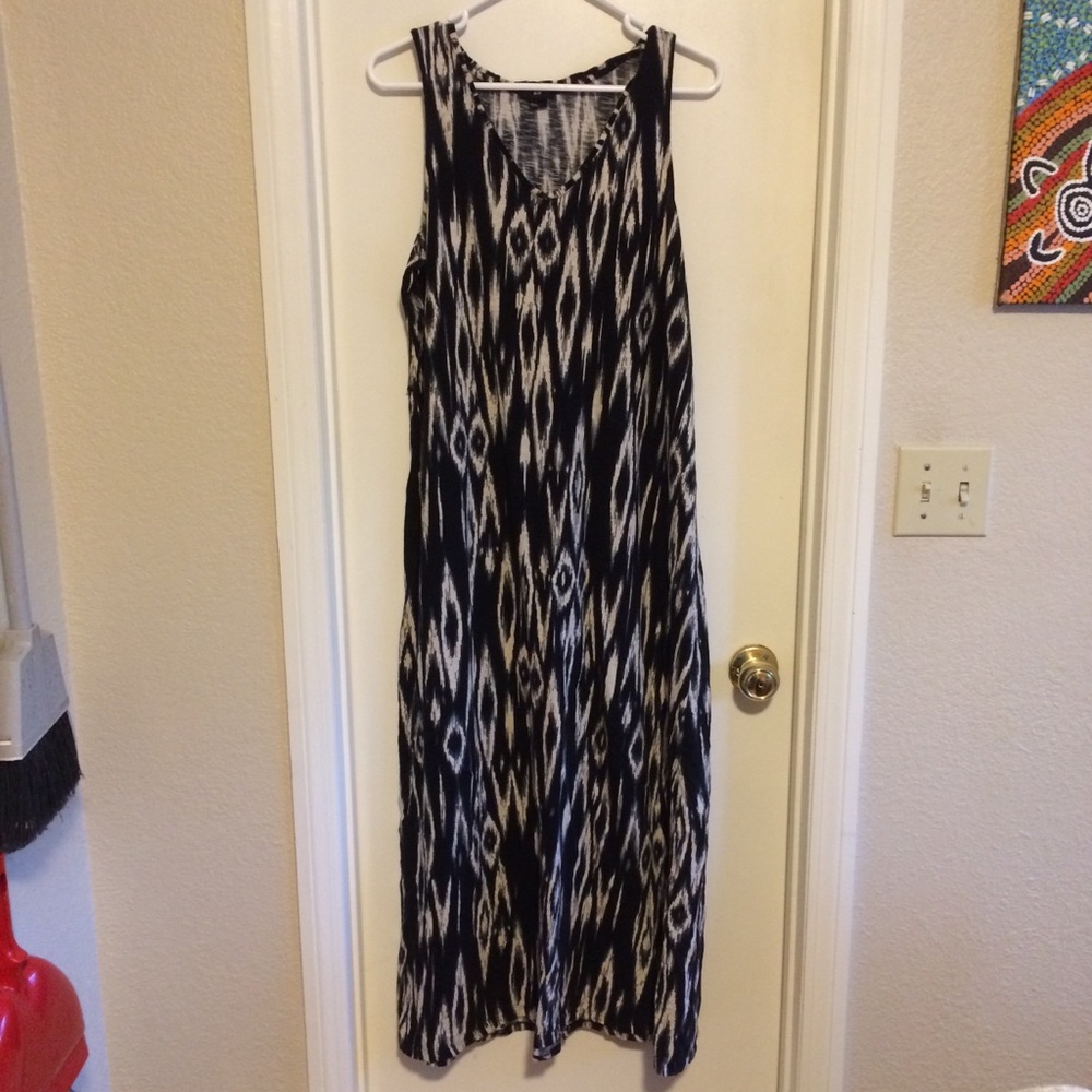 Women’s H&M sleeveless flowy king dress